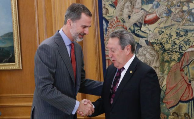 Su Majestad el Rey recibe el saludo del secretario general del Sistema de la Integración Centroamericana - SICA, Vinicio Cerezo